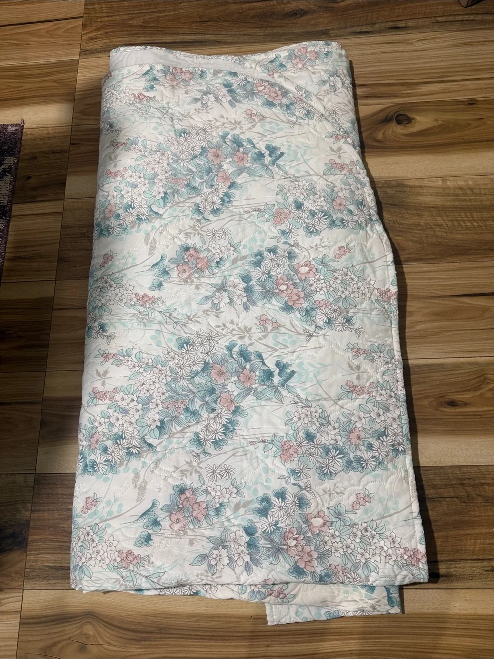 Vintage Cannon Floral Quilted Comforter in White with Blue & Pink Blooms twin